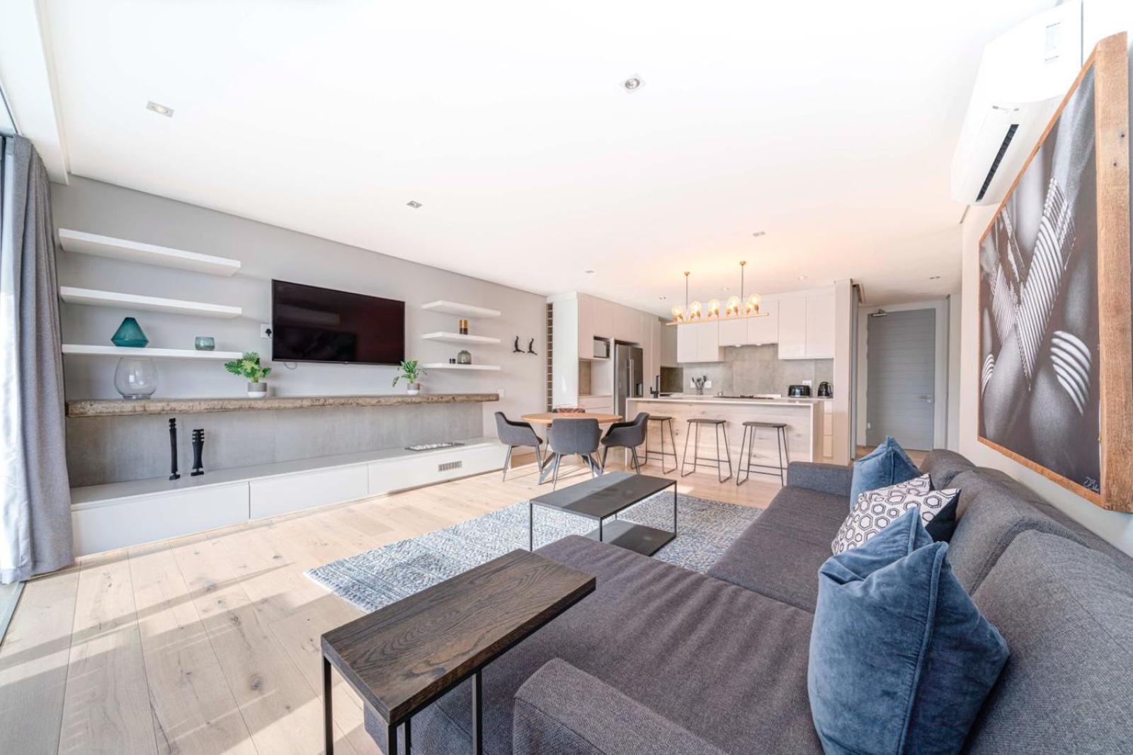 Luxury 2 Bedroom Apartment, Elements On Battery, Seapoint *